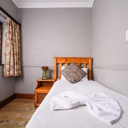 The Palms Guesthouse Mbombela Buitenkant foto